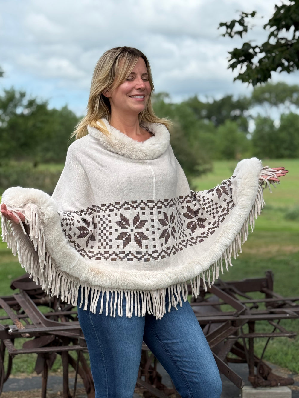 Snowy Range Pearl Poncho